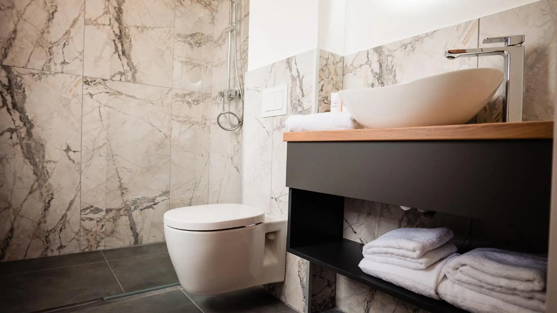 Fly&Stay At George'S Otopeni Aparthotel