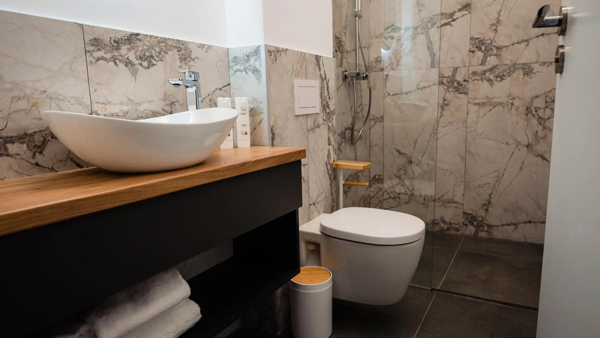 Fly&Stay At George'S Otopeni Aparthotel